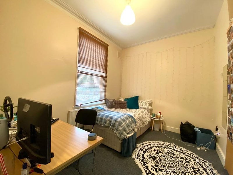 'Large furnished lovely room in Redland share house' Room to Rent from