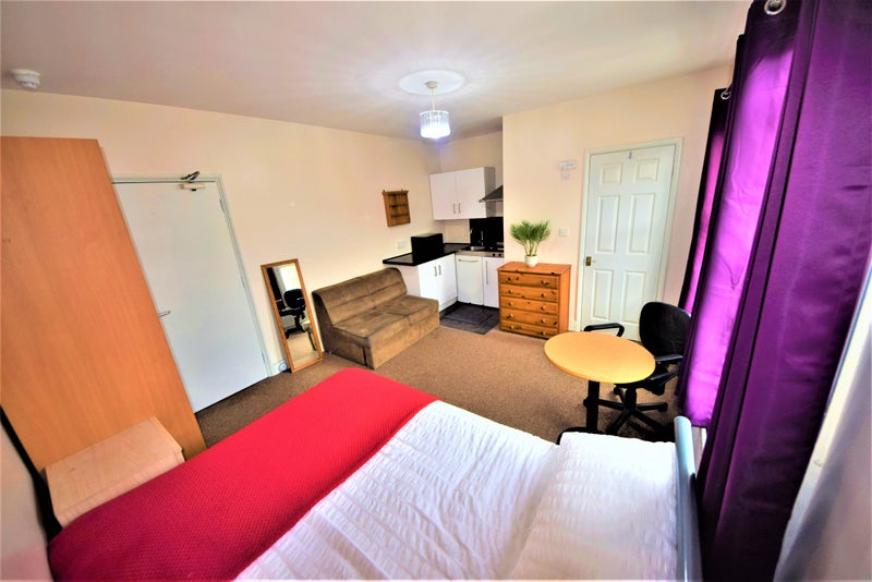 'Studio West Reading' Room to Rent from SpareRoom