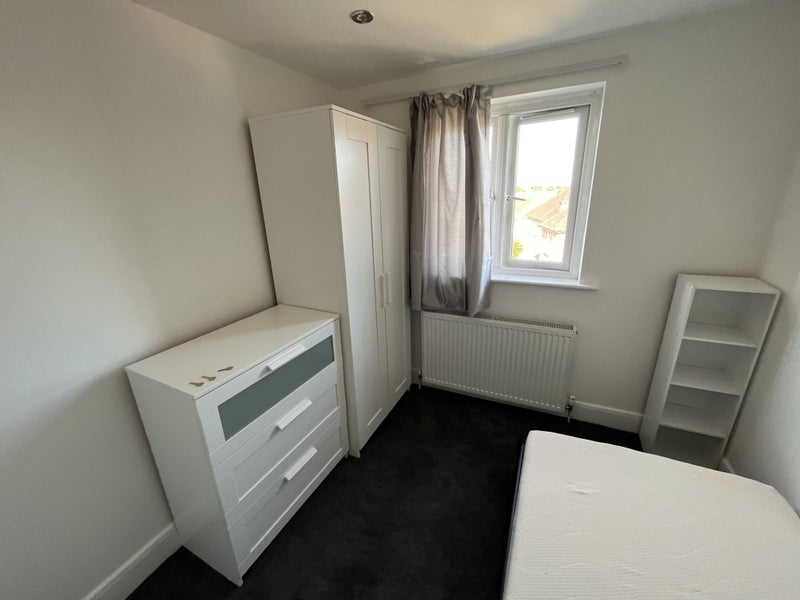 'Single room in Harrow! ' Room to Rent from SpareRoom