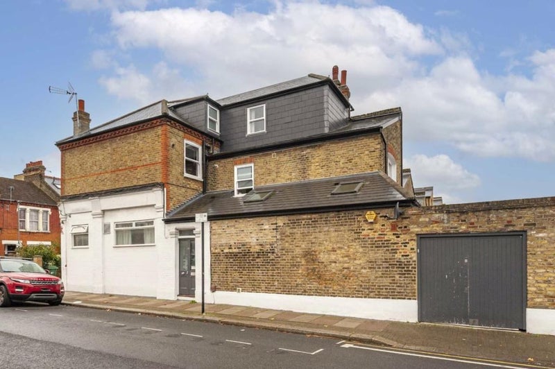 'Spacious modern bedroom for rent in Balham' Room to Rent from SpareRoom