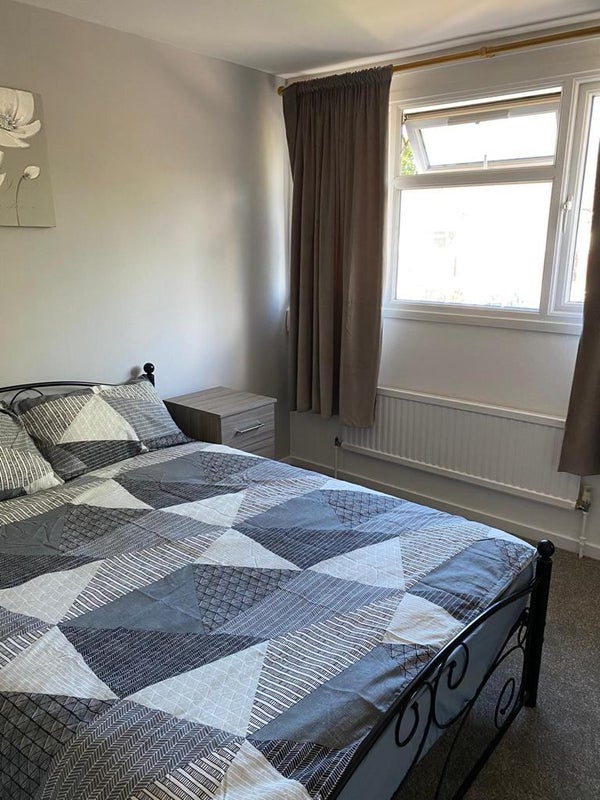 '🌞FRESH Double room to rent in Grove Hill🌞' Room to Rent from SpareRoom