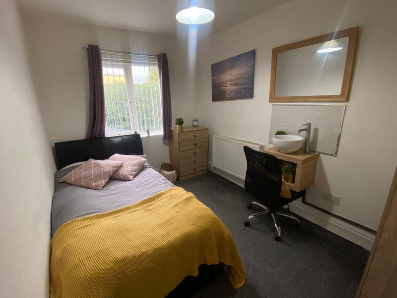 'Single Occupancy Rooms // Grafton Street, HU5' Room to Rent from SpareRoom