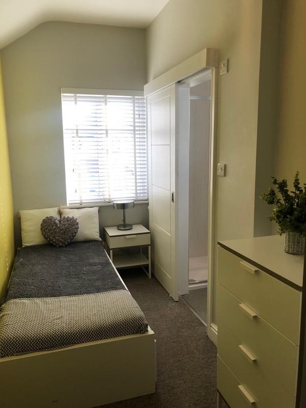 'Single EnSuite Room' Room to Rent from SpareRoom