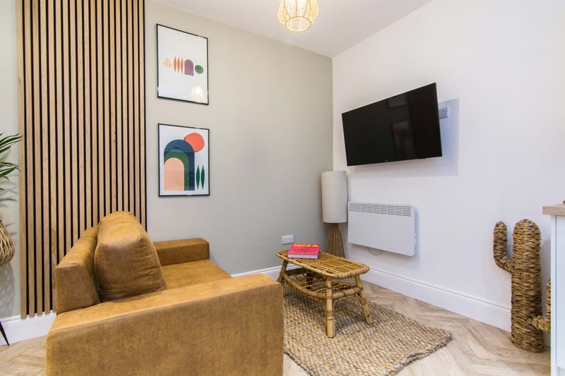 Photo 1: Living/kitchen area