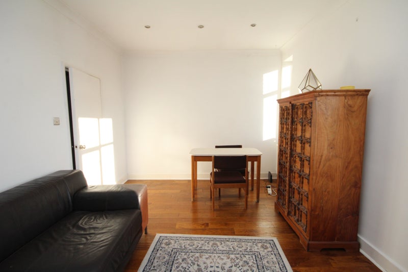 'A Big Beautiful 2 Bedroom Flat Bethnal Green' Room to Rent from