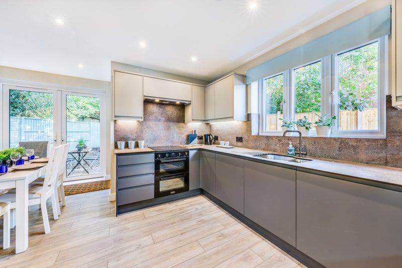 ' King's Road Horley / Room Available on 1st June ' Room to Rent from