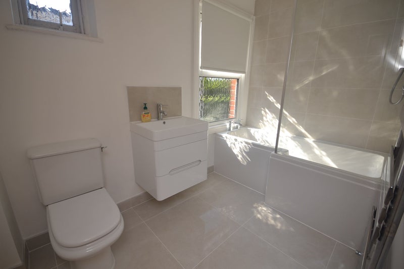 ' 6 bedroomed shared home in Wokingham' Room to Rent from SpareRoom