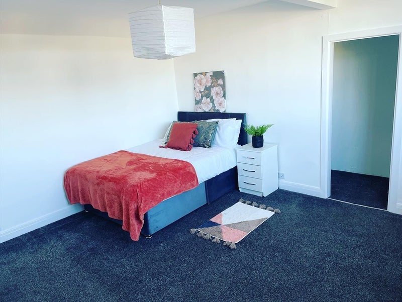 Photo 2: Room 4