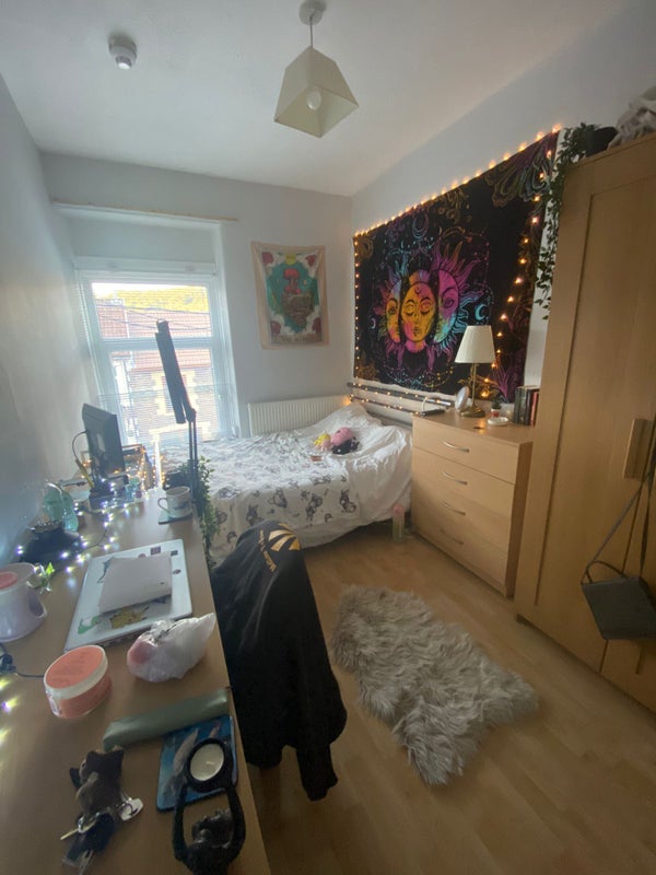 'Looking for replacement for my room in Treforest! ' Room to Rent from