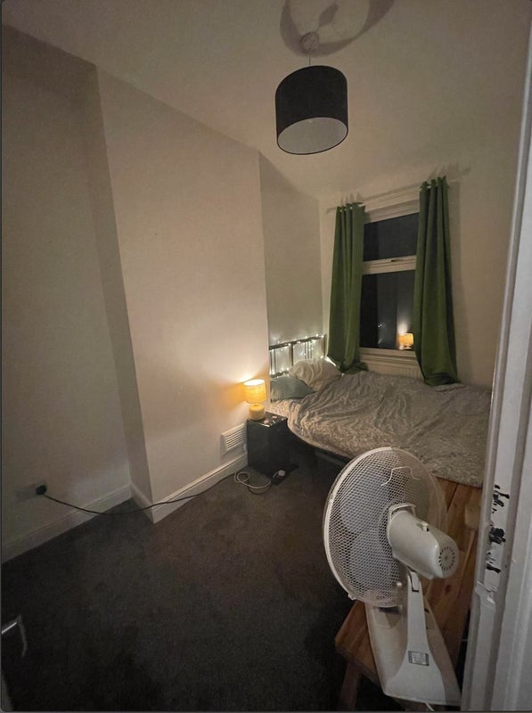 'Double Room Available In Two Bed House Reddish' Room to Rent from