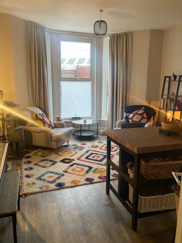 'Double room with own lounge area in Whalley range ' Room to Rent from