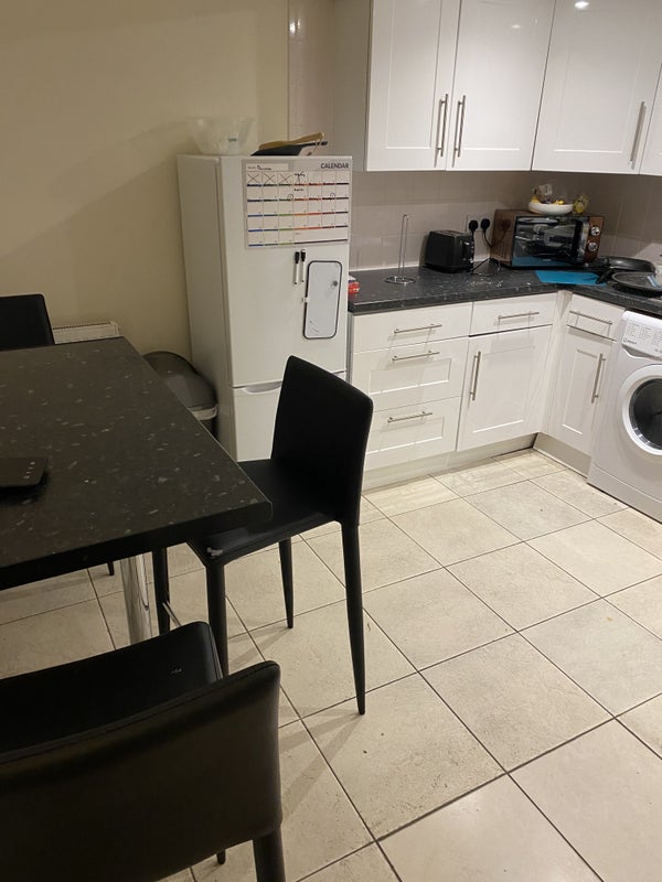 'Room for rent in Englefield Green starting Dec/Jan' Room to Rent from