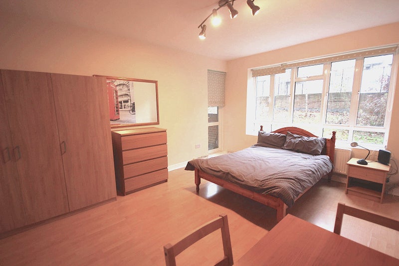 'Awesome Dbl In Kilburn Park/ Z 2' Room to Rent from SpareRoom