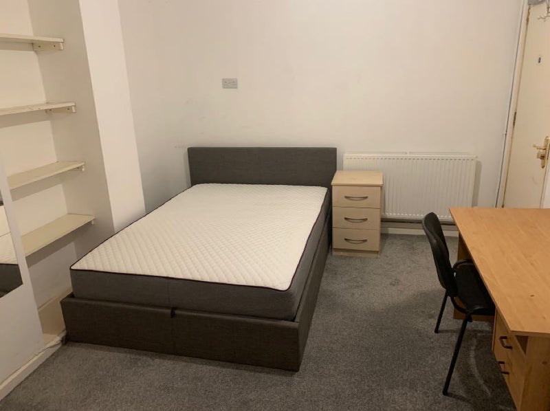 'Double bedroom Leamington Spa available now!' Room to Rent from