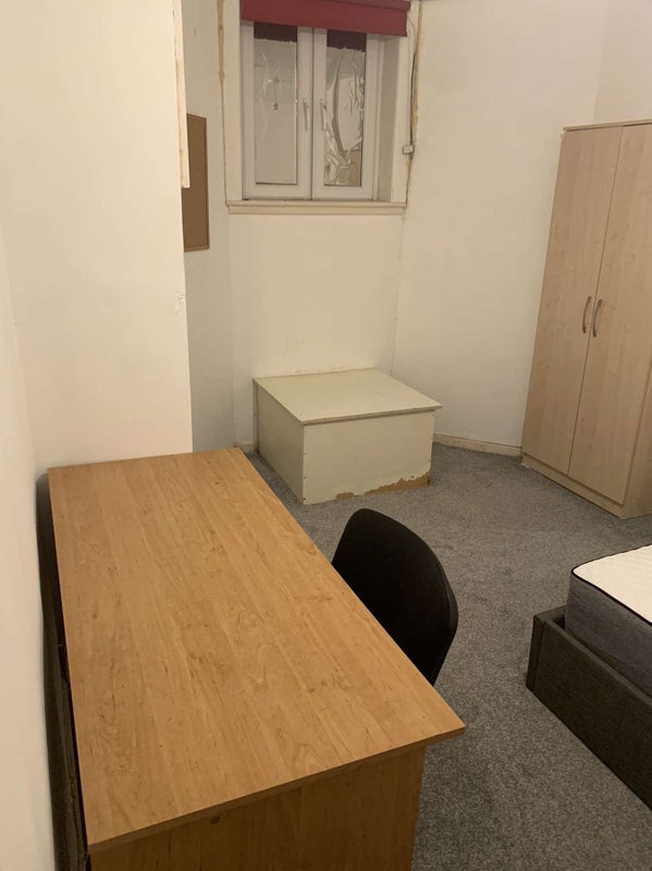 'Double bedroom Leamington Spa available now!' Room to Rent from