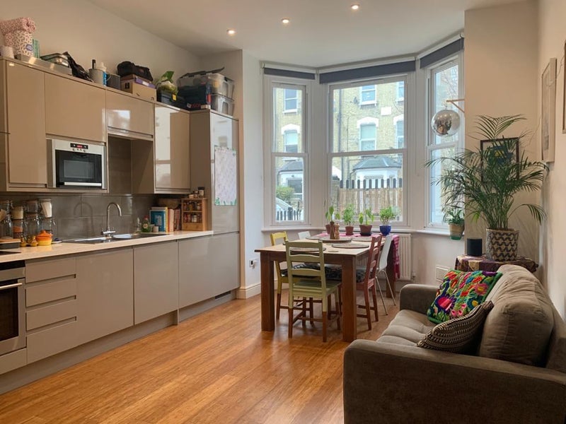 Photo 1: kitchen diner 