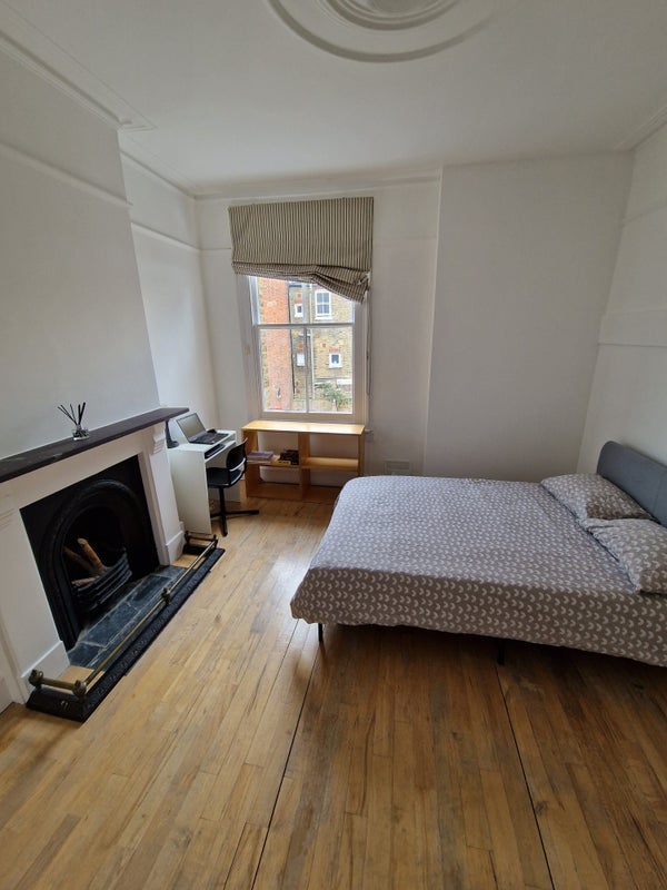 'Large double rm. in big house available in Kilburn' Room to Rent from