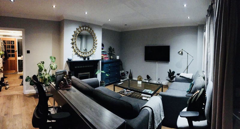 Photo 1: Lounge