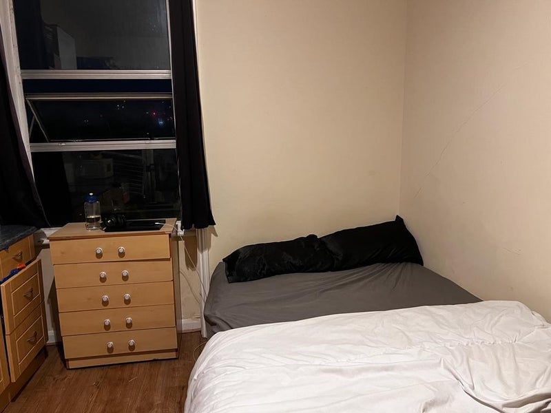 'Large double studio to rent in NW104SY' Room to Rent from SpareRoom
