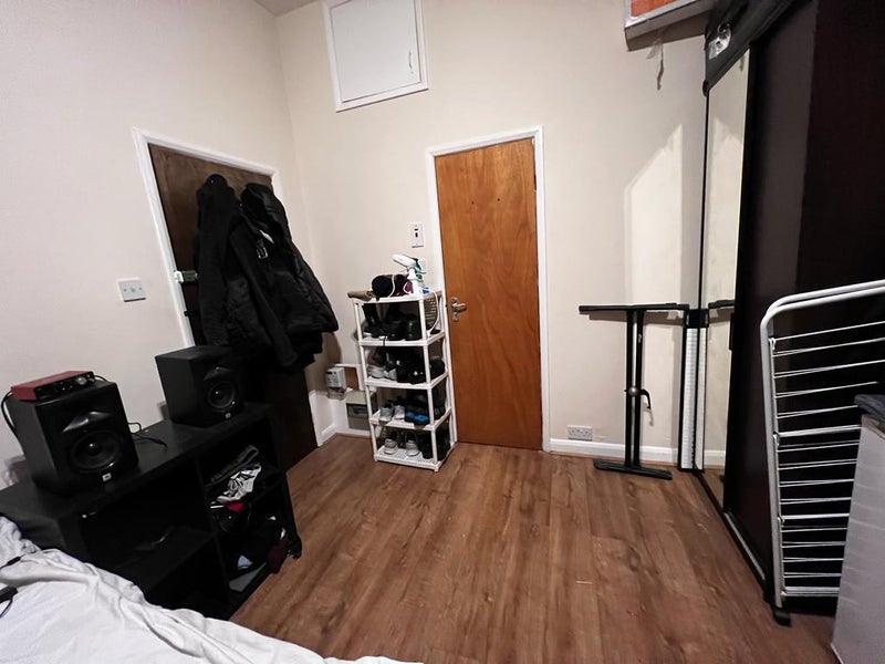'Large double studio to rent in NW104SY' Room to Rent from SpareRoom