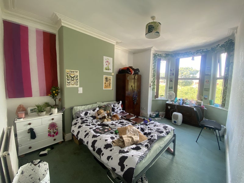 'Two Double Bedrooms In Student House ' Room to Rent from SpareRoom