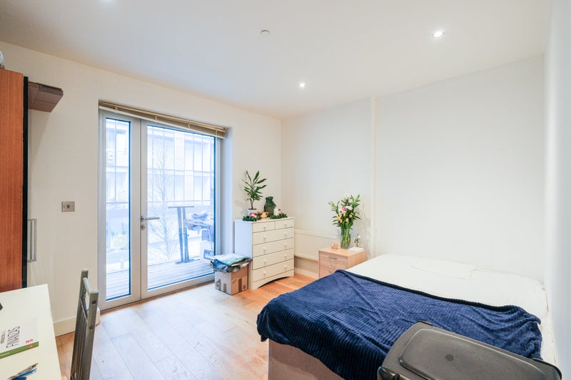 'Beautiful Double Room In Luxury Flat In Woolwich' Room to Rent from