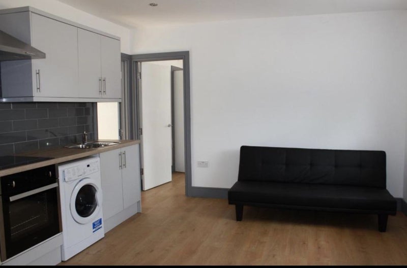 'Luxury Ensuite Room in Egham ( 2 bedroom house)' Room to Rent from
