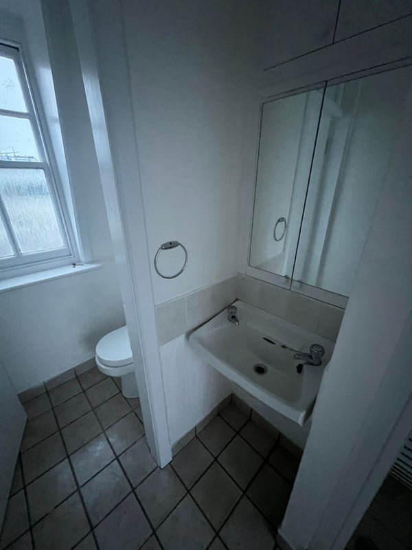 '**Farringdon** Guardianship Property, Zone 1!!' Room to Rent from SpareRoom