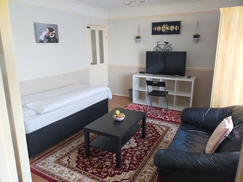 'Double Bedroom for Rent, in New Addington, Croydon' Room to Rent from