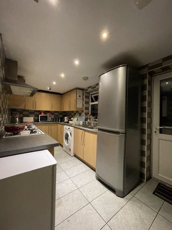 'Double rooms,Bills included, Kempston + Bedford' Room to Rent from