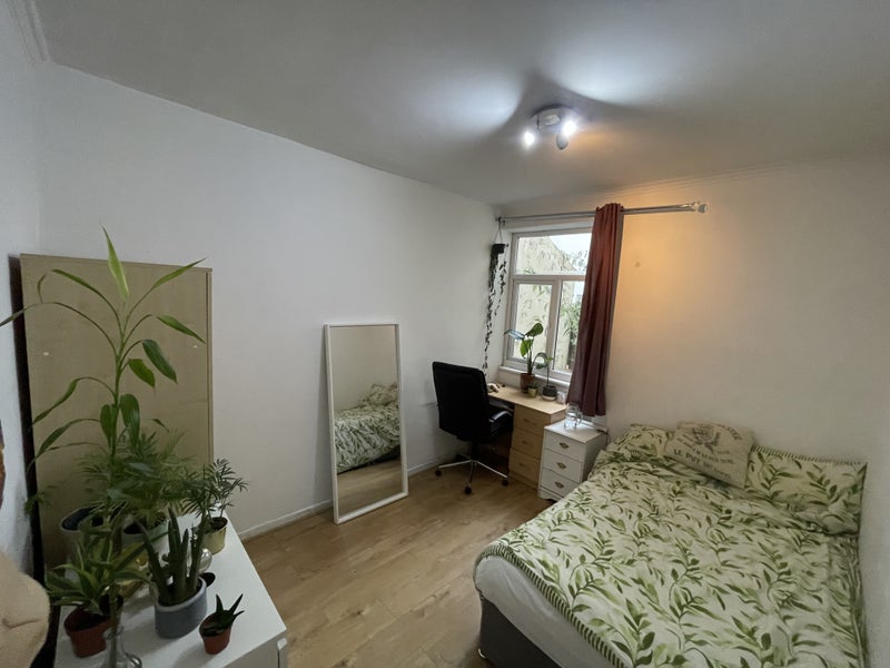 'Double Bedroom House Share off Whitchurch Road' Room to Rent from