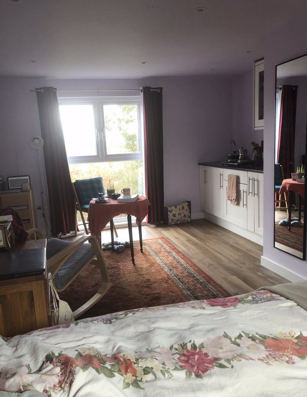 Photo 1: Bedroom