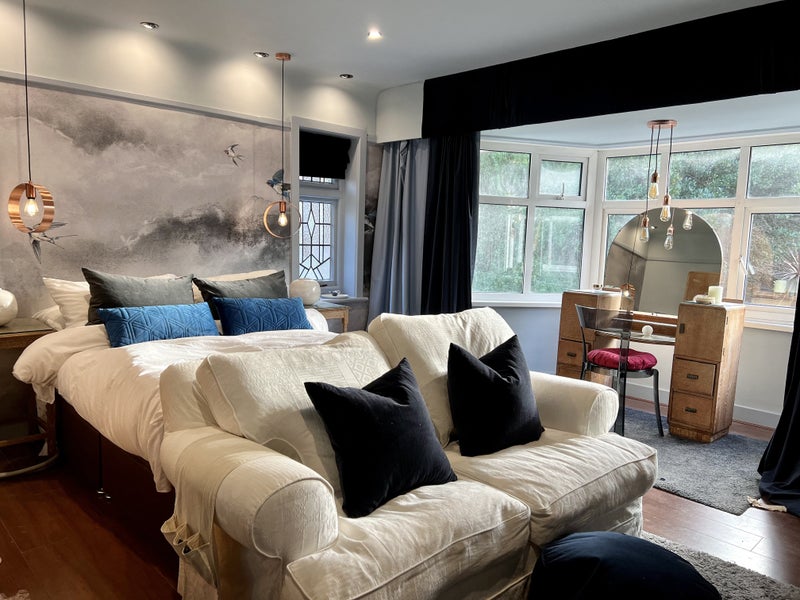 Photo 1: Bedroom