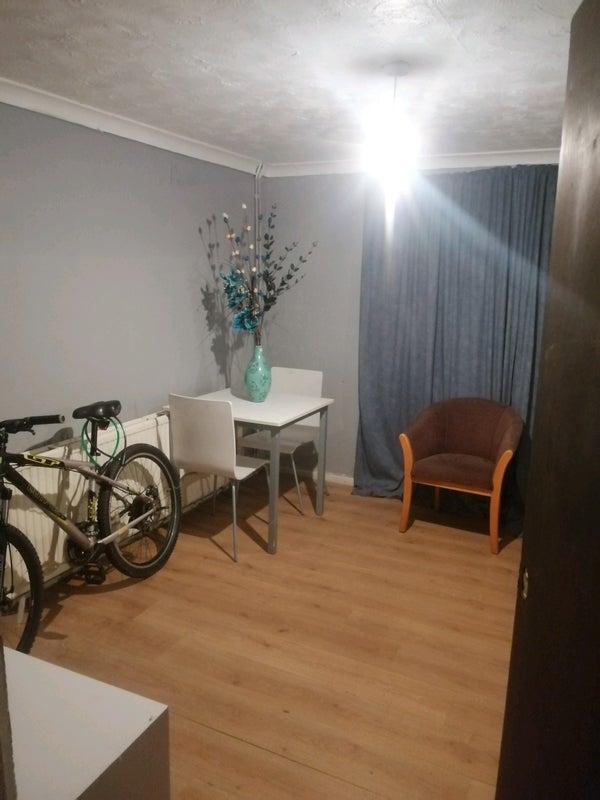 'Corby Double Room to Let from £85 per wk ' Room to Rent from SpareRoom