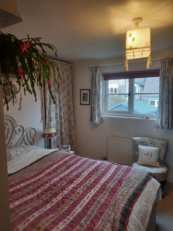 'Lovely room to rent in Stroud Cottage' Room to Rent from SpareRoom