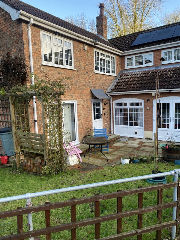 Photo 1: House and front access