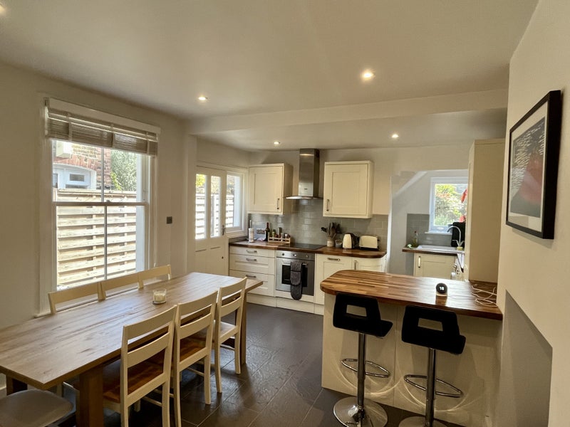 'Double bedroom in Balham flat' Room to Rent from SpareRoom