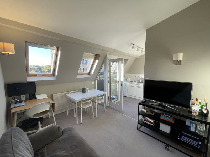 'Fulham, Putney Bridge furnished with terrace!' Room to Rent from SpareRoom