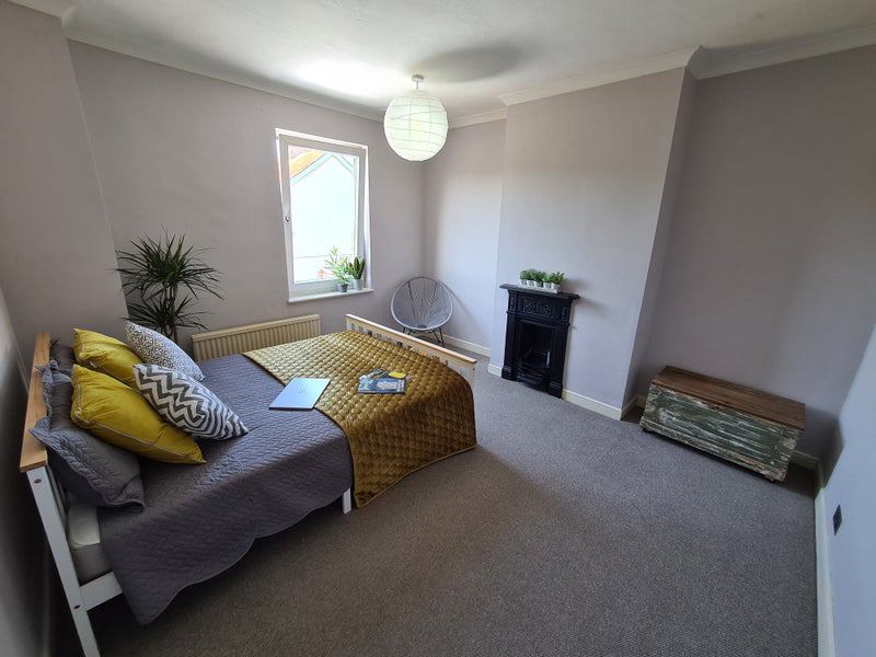 Photo 1: Upstairs garden view room 