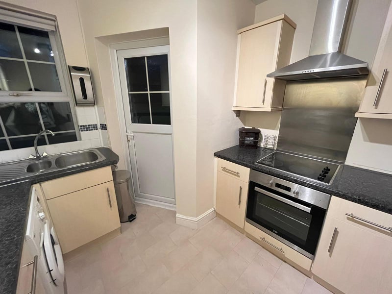 'Malden Court, West Barnes Lane, New Malden, KT3 4P' Room to Rent from