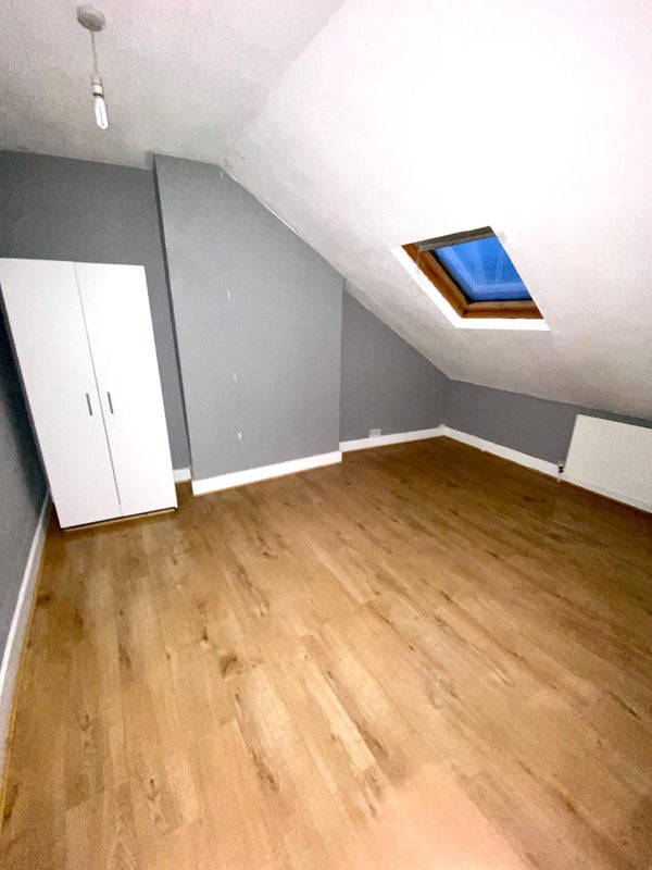 'Nice 2 Bedroom Flat in Stamford Hill w/Living room' Room to Rent from