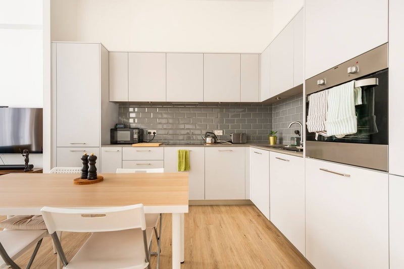 Photo 5: Kitchen