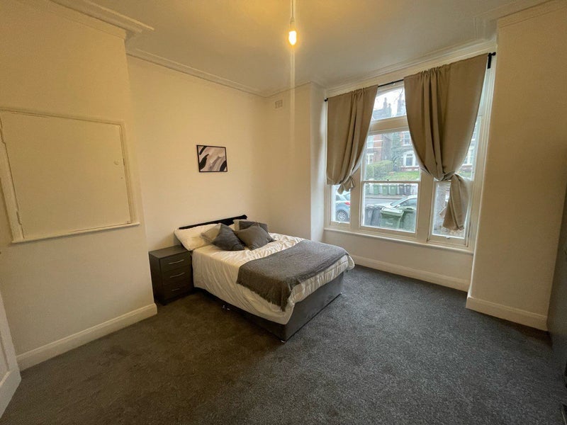 Photo 1: room1