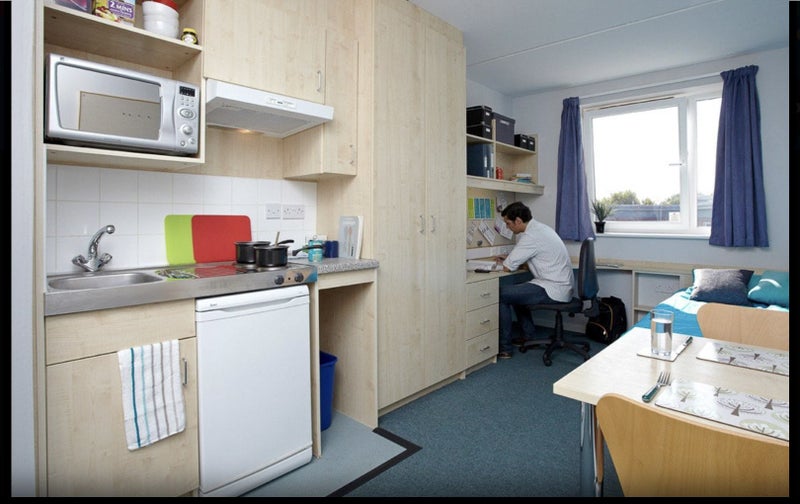 'Ensuite Studio in Broadgate Park Halls Beeston' Room to Rent from