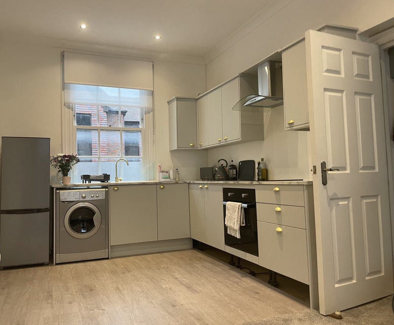 'Newly refurbished 2 bed in the centre of Newbury' Room to Rent from