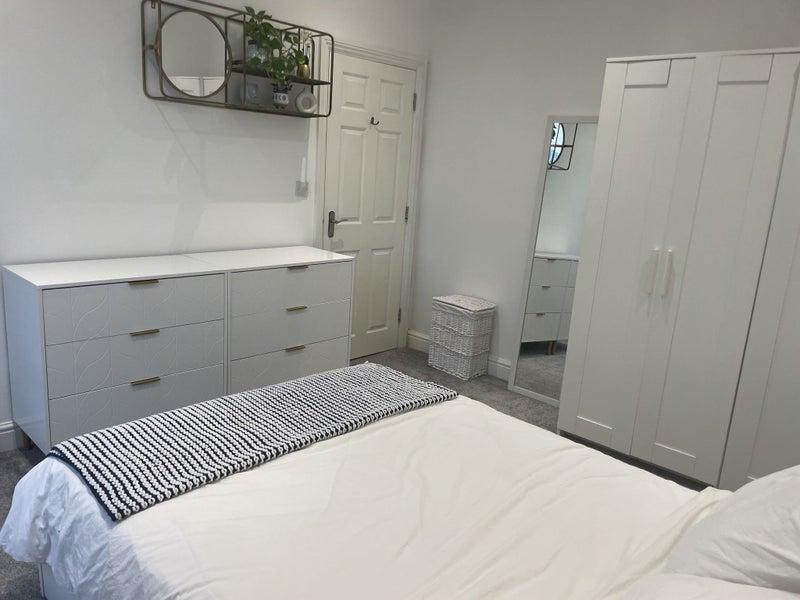 'Newly refurbished 2 bed in the centre of Newbury' Room to Rent from
