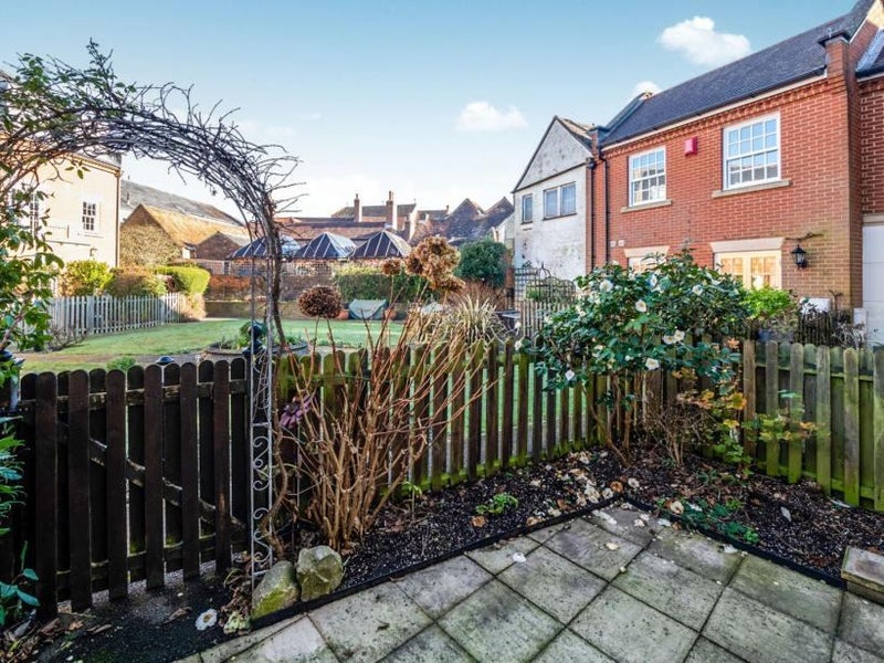 'Room in a Town House the heart of Emsworth' Room to Rent from SpareRoom