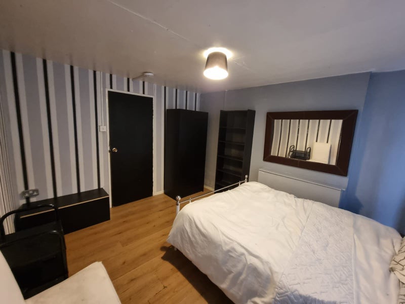 'Corby Double Room to Let from £85 per wk ' Room to Rent from SpareRoom