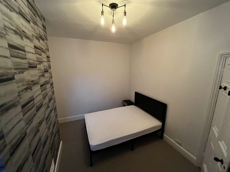 Photo 1: Large double room