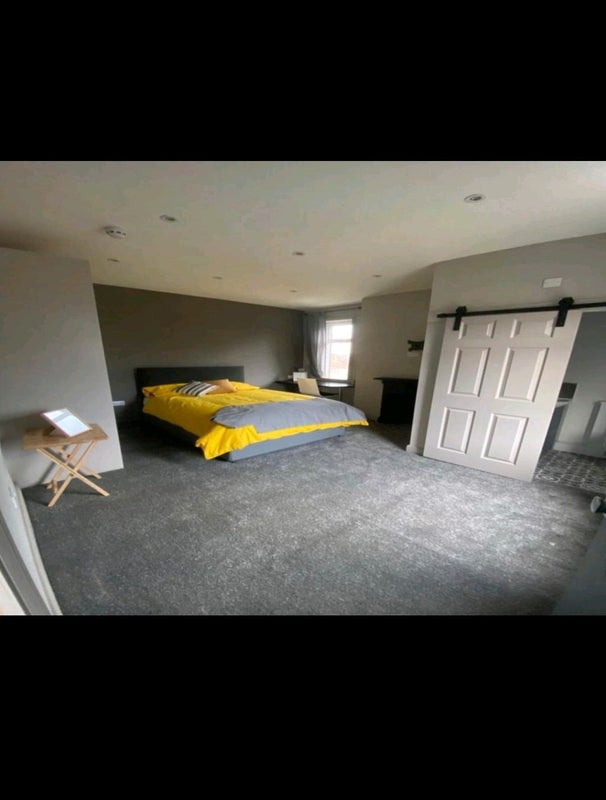 'Double room, en suite, Bramley ' Room to Rent from SpareRoom